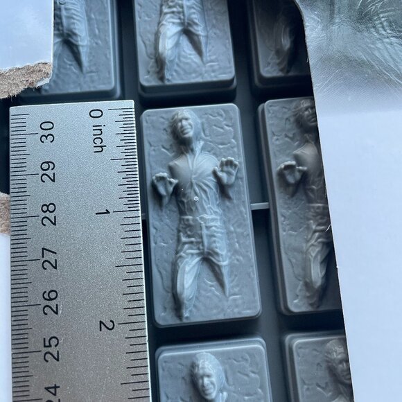 Star Wars Silicone Han Solo in Carbonite Ice Tray - Picture 2 of 5